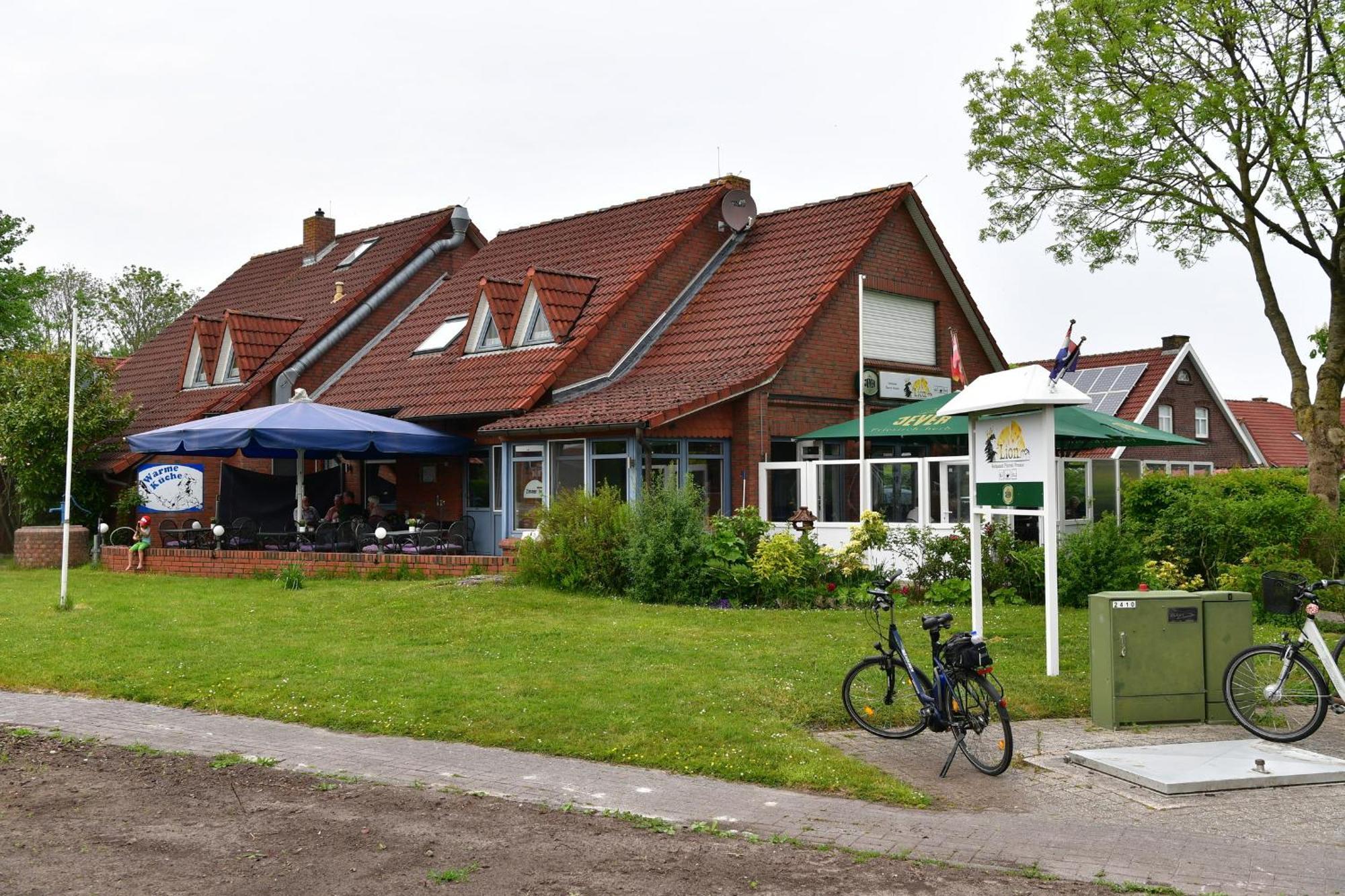 Pension Restaurant Pizzeria Lion Krummhörn Екстериор снимка
