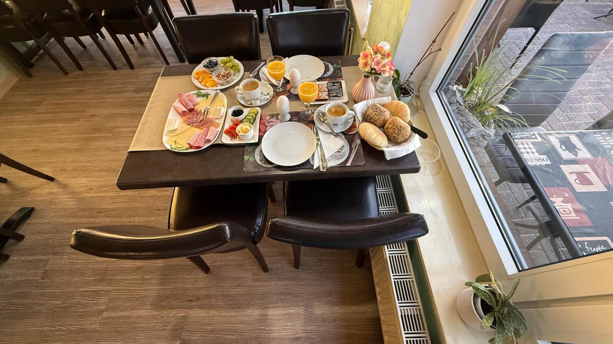 Pension Restaurant Pizzeria Lion Krummhörn Екстериор снимка